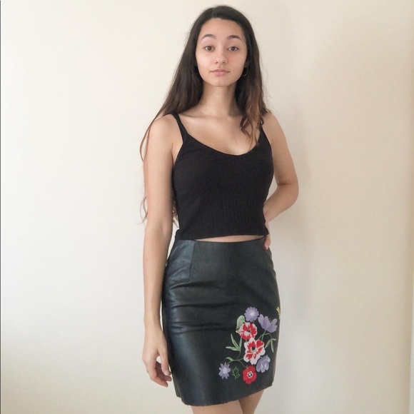 ✨H&M pleather skirt✨ - Picture 4 of 4